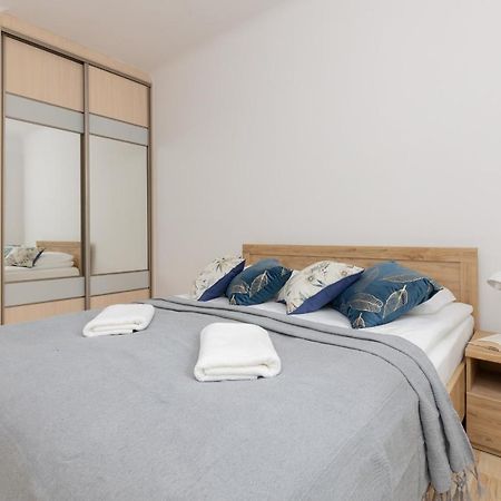 Bright Apartment Wola Near Metro Station By Noclegi Renters Варшава Экстерьер фото