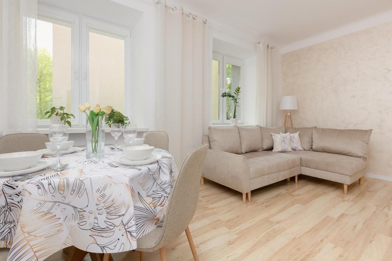 Bright Apartment Wola Near Metro Station By Noclegi Renters Варшава Экстерьер фото
