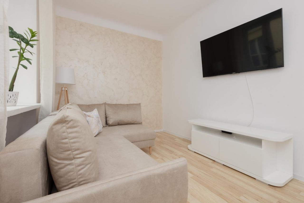 Bright Apartment Wola Near Metro Station By Noclegi Renters Варшава Экстерьер фото