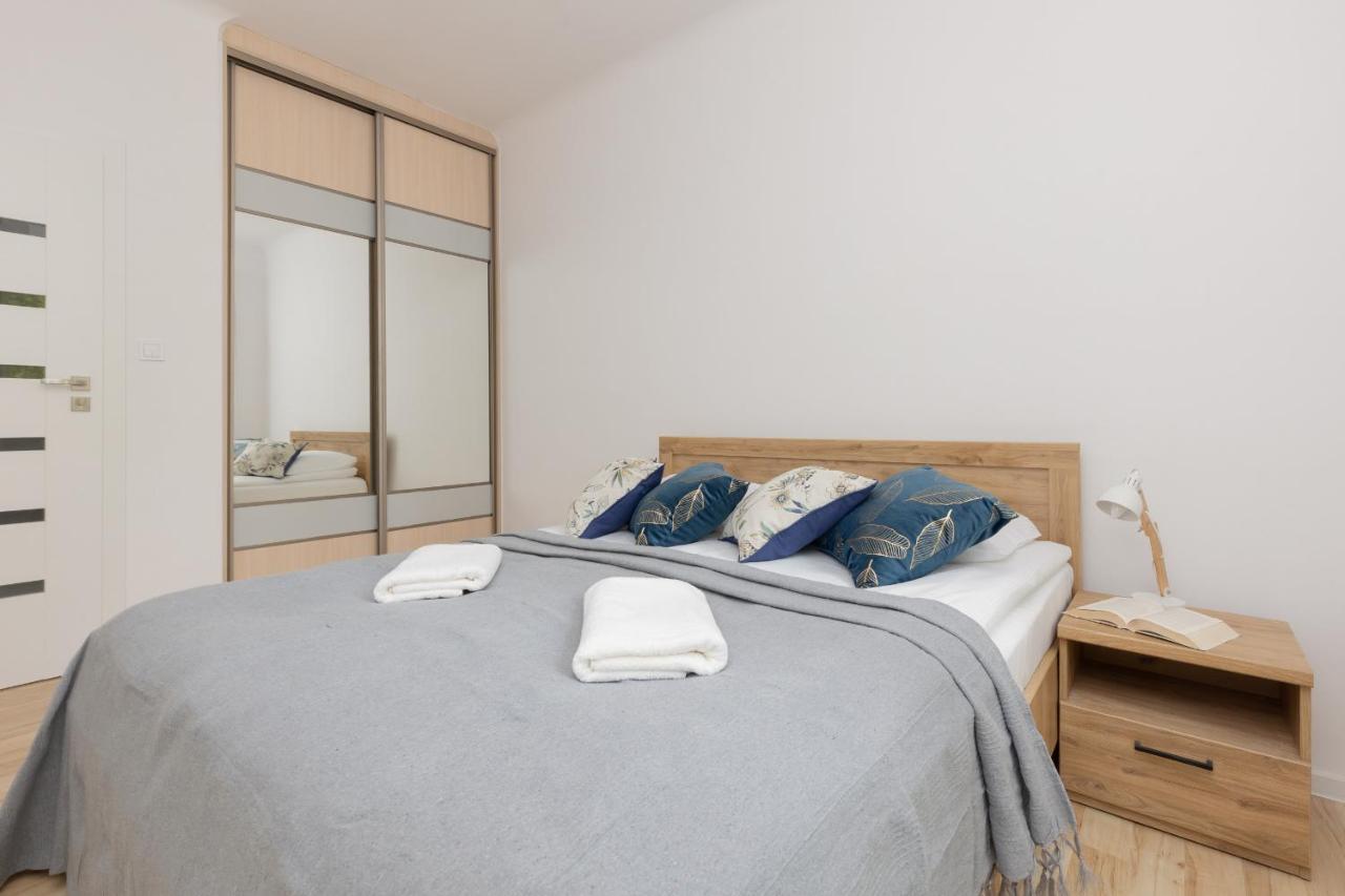 Bright Apartment Wola Near Metro Station By Noclegi Renters Варшава Экстерьер фото