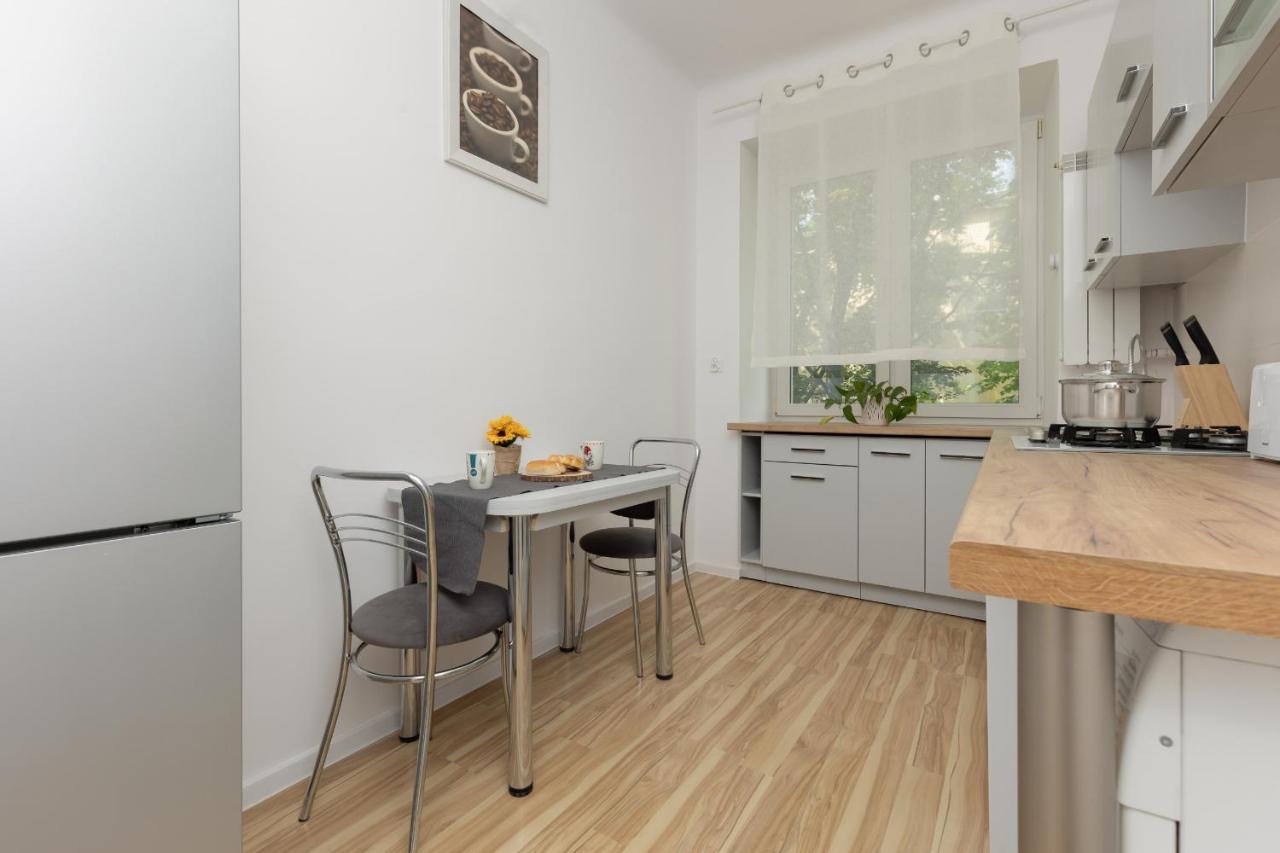 Bright Apartment Wola Near Metro Station By Noclegi Renters Варшава Экстерьер фото