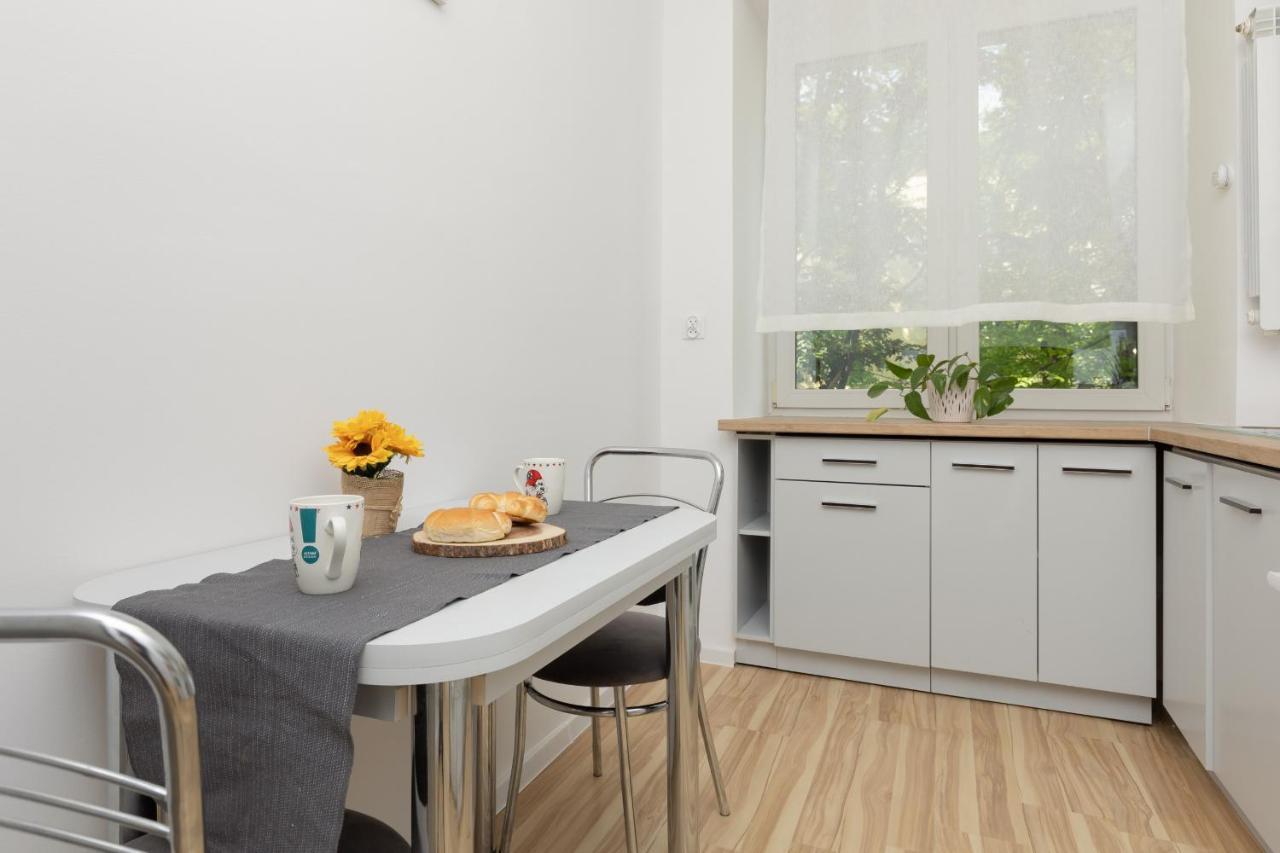 Bright Apartment Wola Near Metro Station By Noclegi Renters Варшава Экстерьер фото