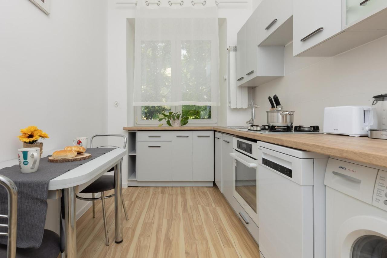 Bright Apartment Wola Near Metro Station By Noclegi Renters Варшава Экстерьер фото