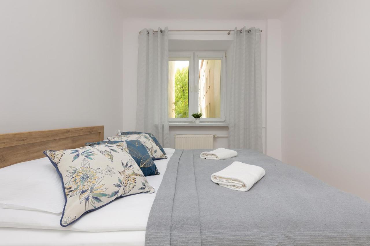 Bright Apartment Wola Near Metro Station By Noclegi Renters Варшава Экстерьер фото